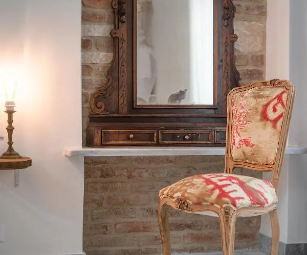 ベッド・アンド・ブレックファスト Bella カッラーラ